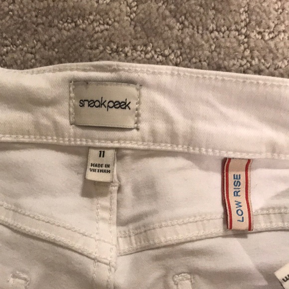 Distressed Sneak Peek White Denim Jeggings - Picture 3 of 6